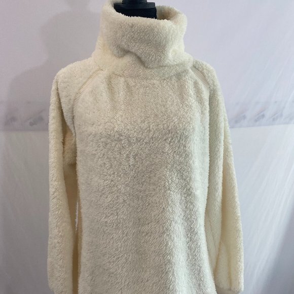 Old Navy Sweaters - SOLD Old Navy Winter White Fleece Mock Neck Long Sleeve Top NWOT